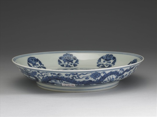 青花團花龍紋盤