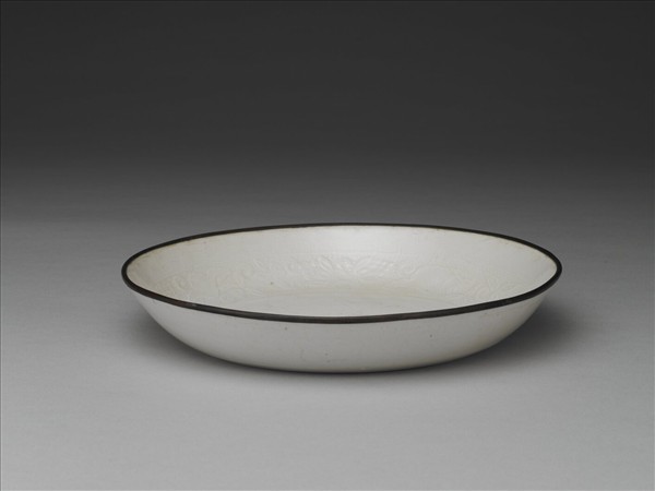 定窯 白瓷印花奔鹿盤