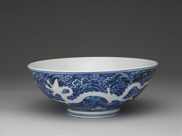 青花波濤白龍紋碗