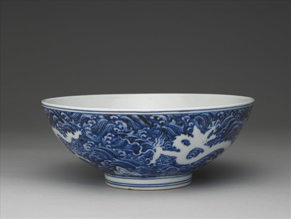 青花波濤白龍紋碗