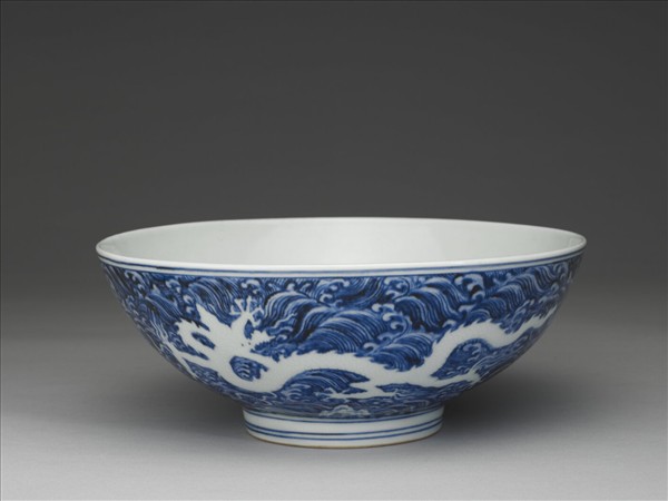 青花波濤白龍紋碗
