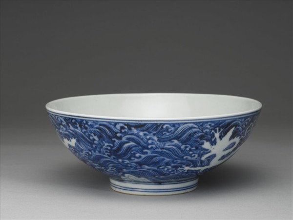 青花波濤白龍紋碗