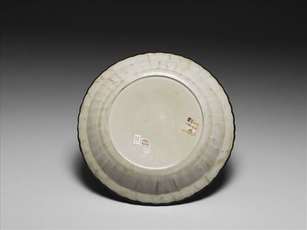 定窯 印花開光花卉湖石圖盤