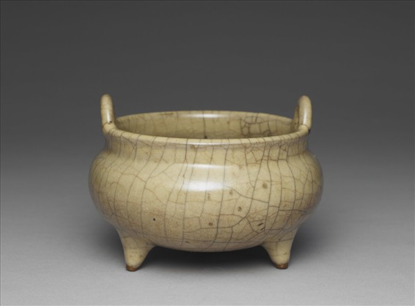 青瓷雙耳三足爐