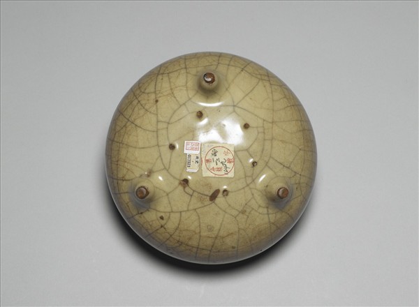 青瓷雙耳三足爐