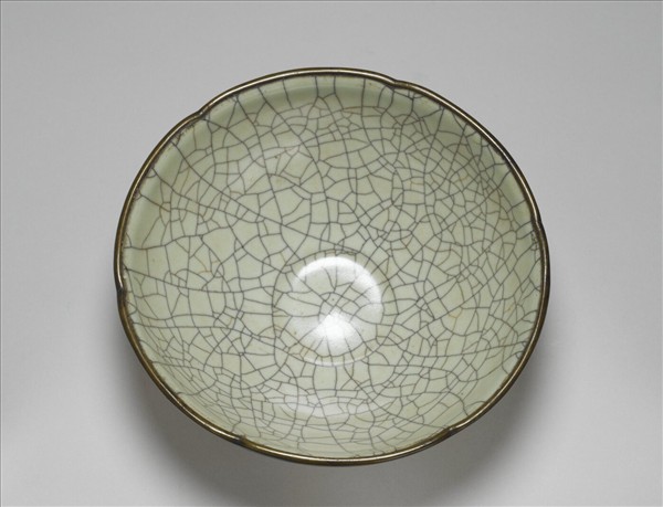 哥窯 青瓷葵瓣口碗