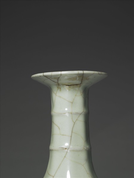 官窯 青瓷八方弦紋盤口瓶