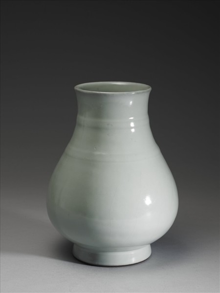 青瓷弦紋瓶
