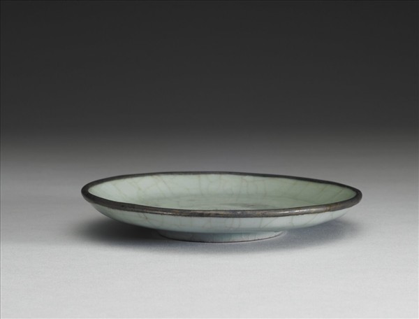 官窯 青瓷劃花蟠螭紋盤