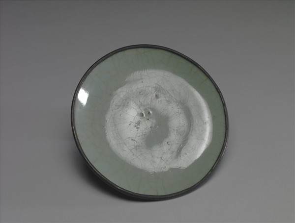 官窯 青瓷劃花蟠螭紋盤