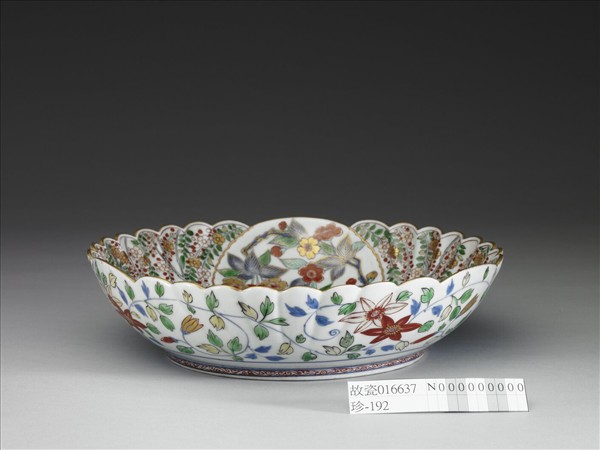 有田窯 青花五彩描金花卉紋菊瓣盤