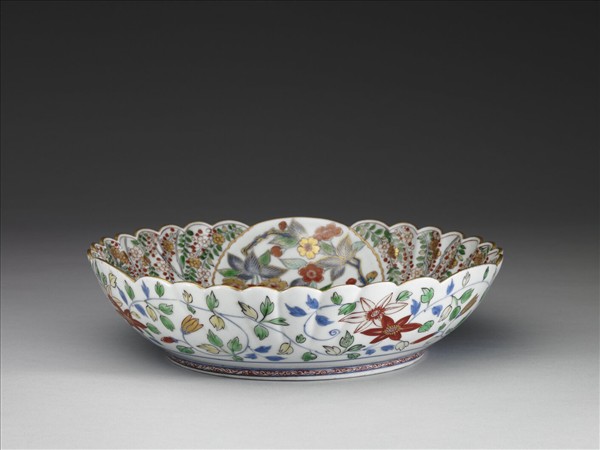 有田窯 青花五彩描金花卉紋菊瓣盤