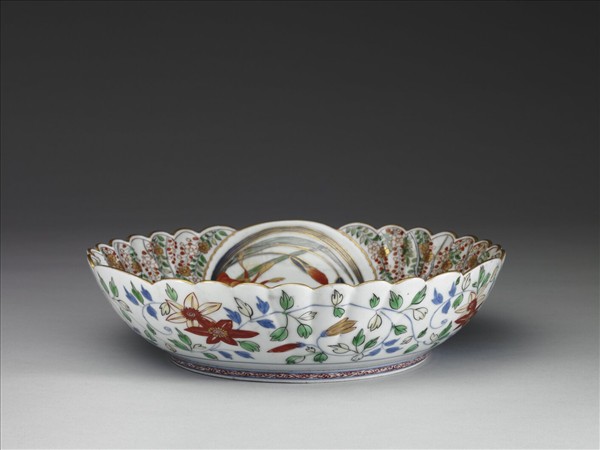 有田窯 青花五彩描金花卉紋菊瓣盤