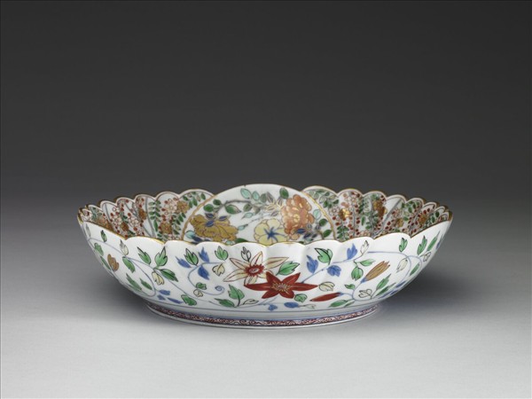 有田窯 青花五彩描金花卉紋菊瓣盤