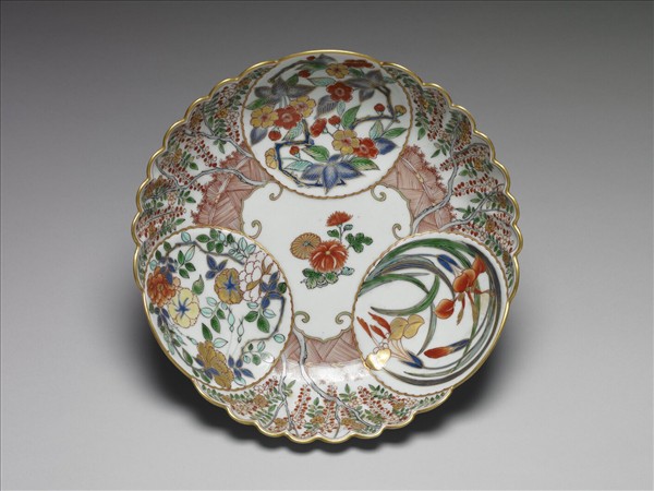 有田窯 青花五彩描金花卉紋菊瓣盤