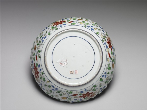 有田窯 青花五彩描金花卉紋菊瓣盤