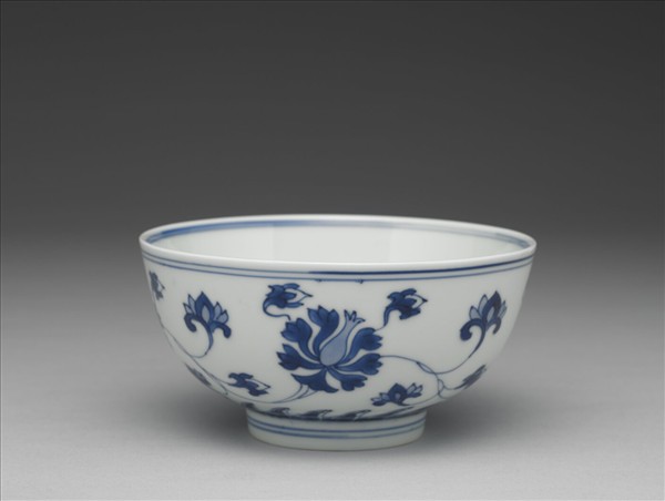 青花番蓮紋碗