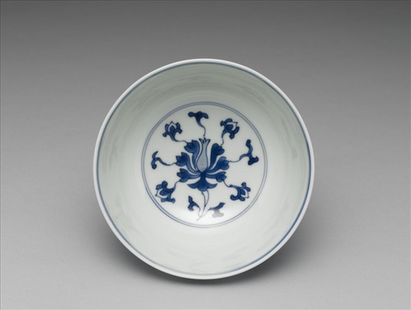 青花番蓮紋碗