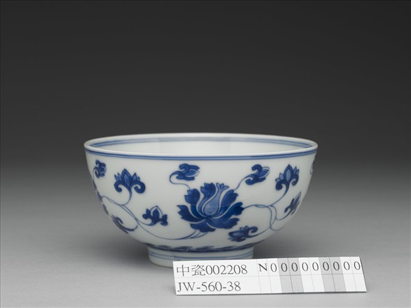青花番蓮紋碗