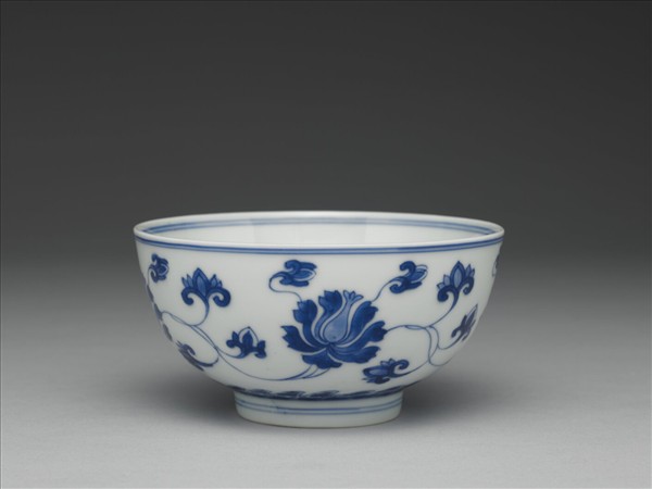青花番蓮紋碗
