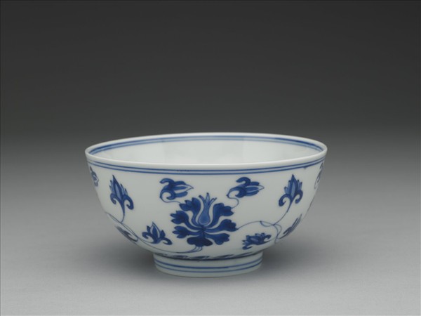 青花番蓮紋碗