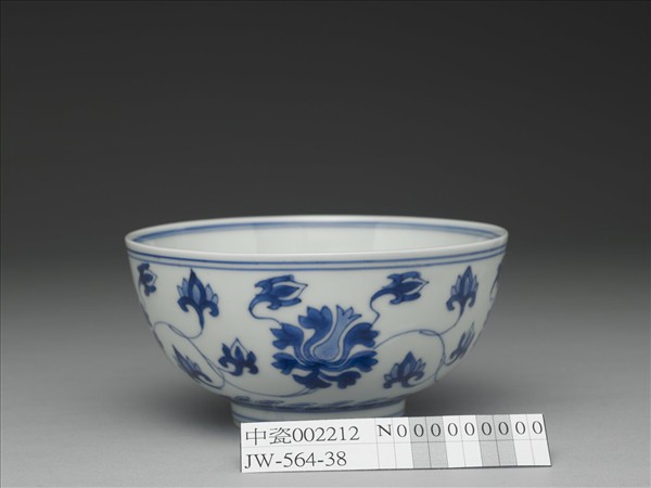 青花番蓮紋碗
