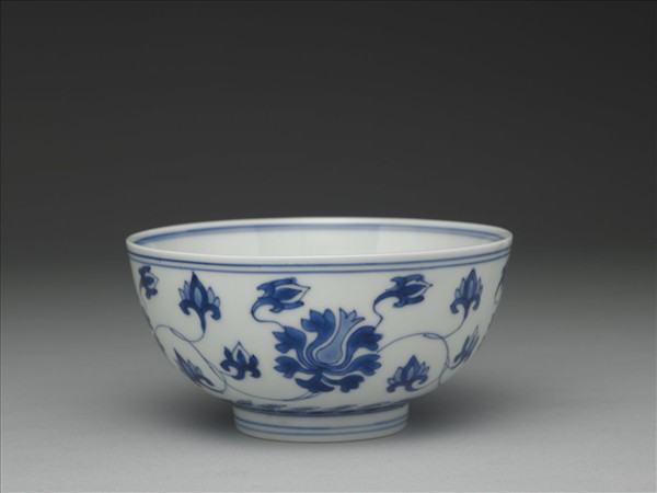 青花番蓮紋碗