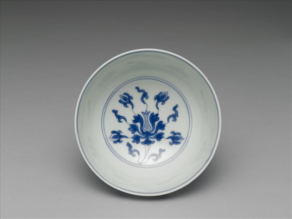 青花番蓮紋碗