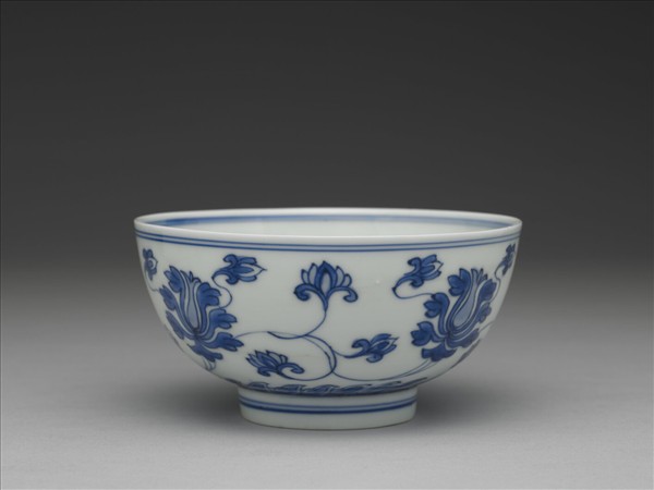 青花番蓮紋碗