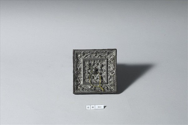 狻猊葡萄紋方鏡