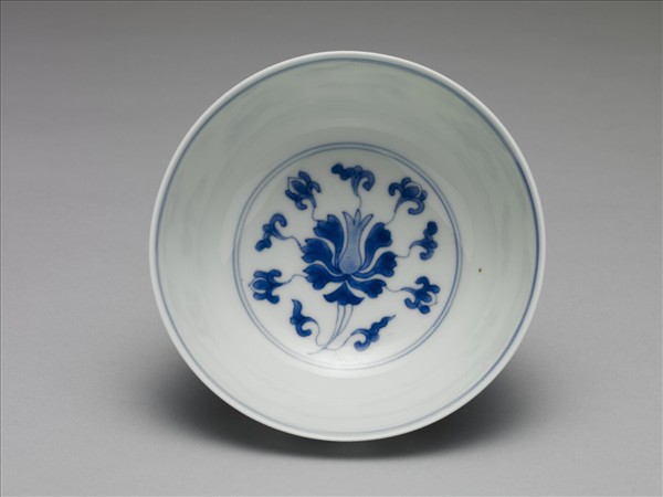 青花番蓮紋碗