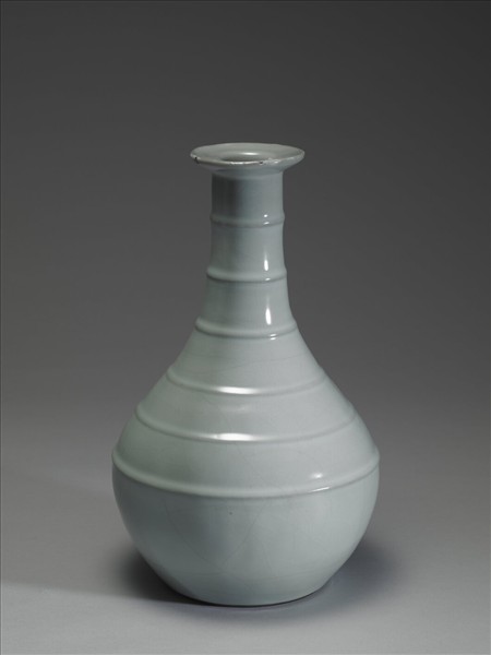 青瓷弦紋瓶