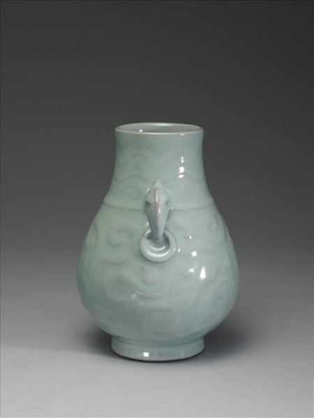 青瓷獸耳暗環瓶