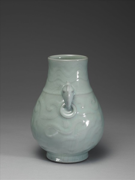 青瓷獸耳暗環瓶