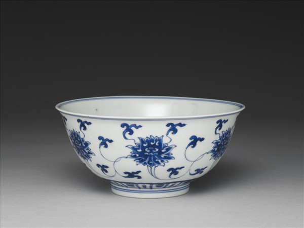 青花番蓮紋碗