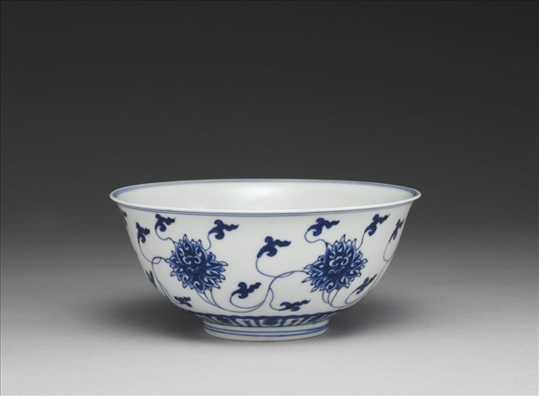 青花番蓮紋碗