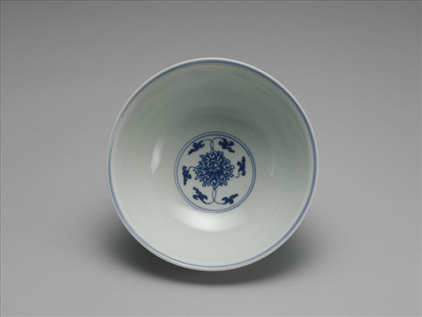 青花番蓮紋碗