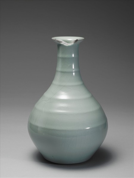 青瓷弦紋瓶