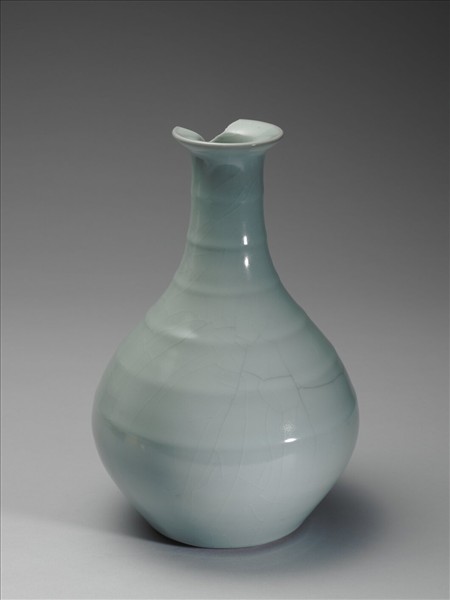 青瓷弦紋瓶