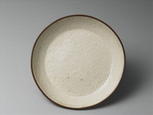 定窯 印花孔雀雲螭盤