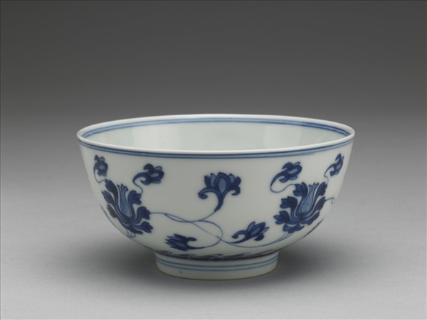 青花番蓮紋碗