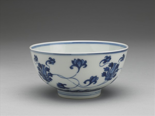 青花番蓮紋碗