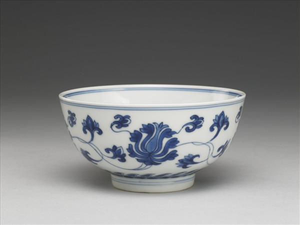 青花番蓮紋碗