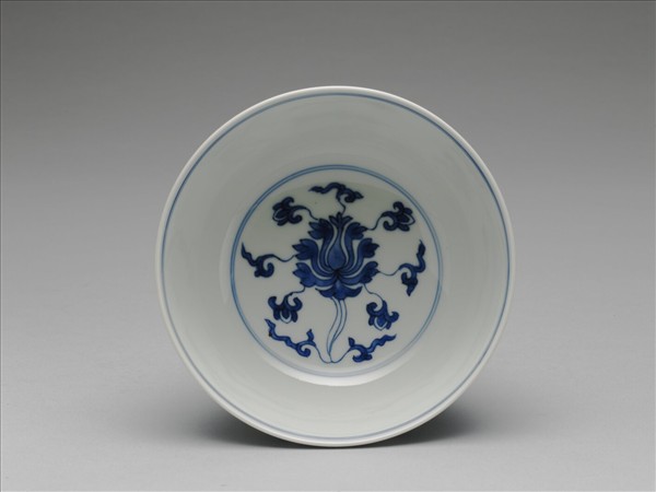 青花番蓮紋碗