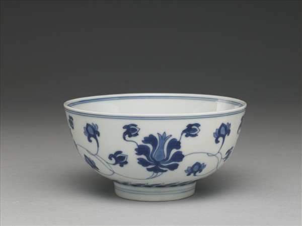 青花番蓮紋碗