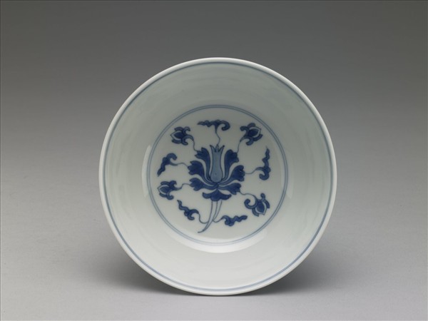 青花番蓮紋碗