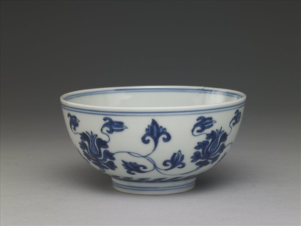 青花番蓮紋碗