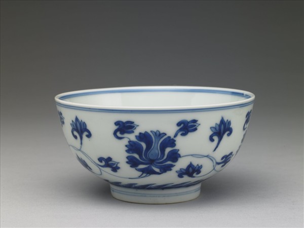 青花番蓮紋碗