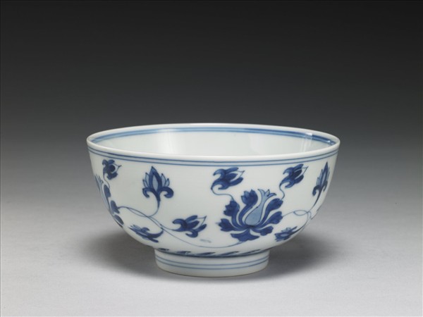 青花番蓮紋碗