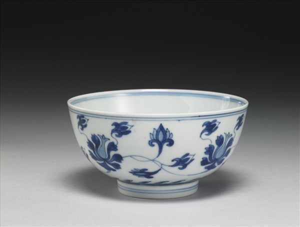 青花番蓮紋碗
